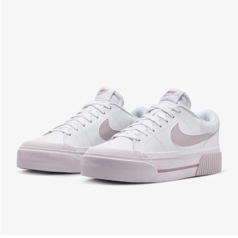 Like new Nike court legacy lift sneaker